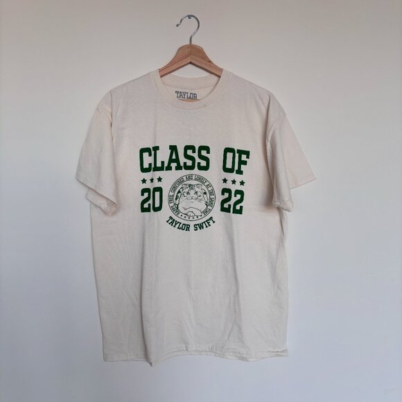 Taylor Swift Class of 2022 Unisex T-shirt - Picture 2 of 4